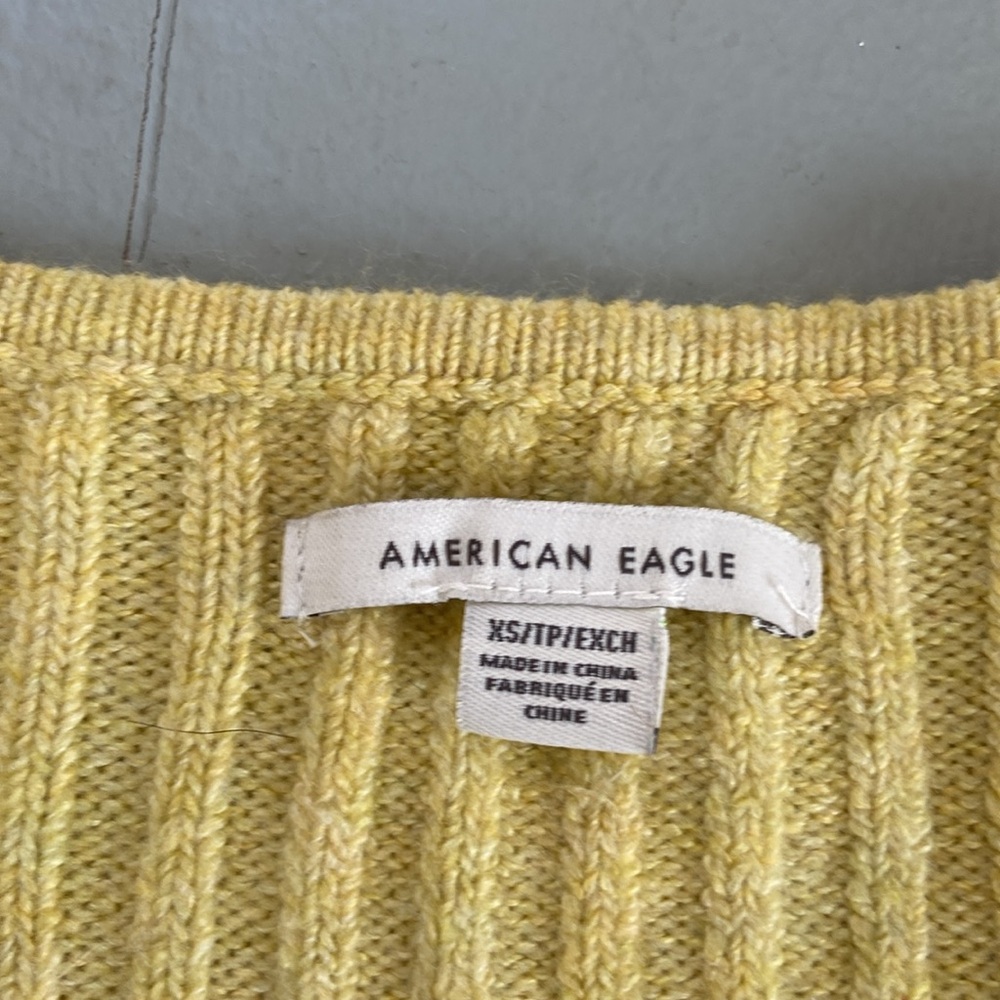 American Eagle Ribbed Button-Up Cropped Cardigan - Picture 4 of 4